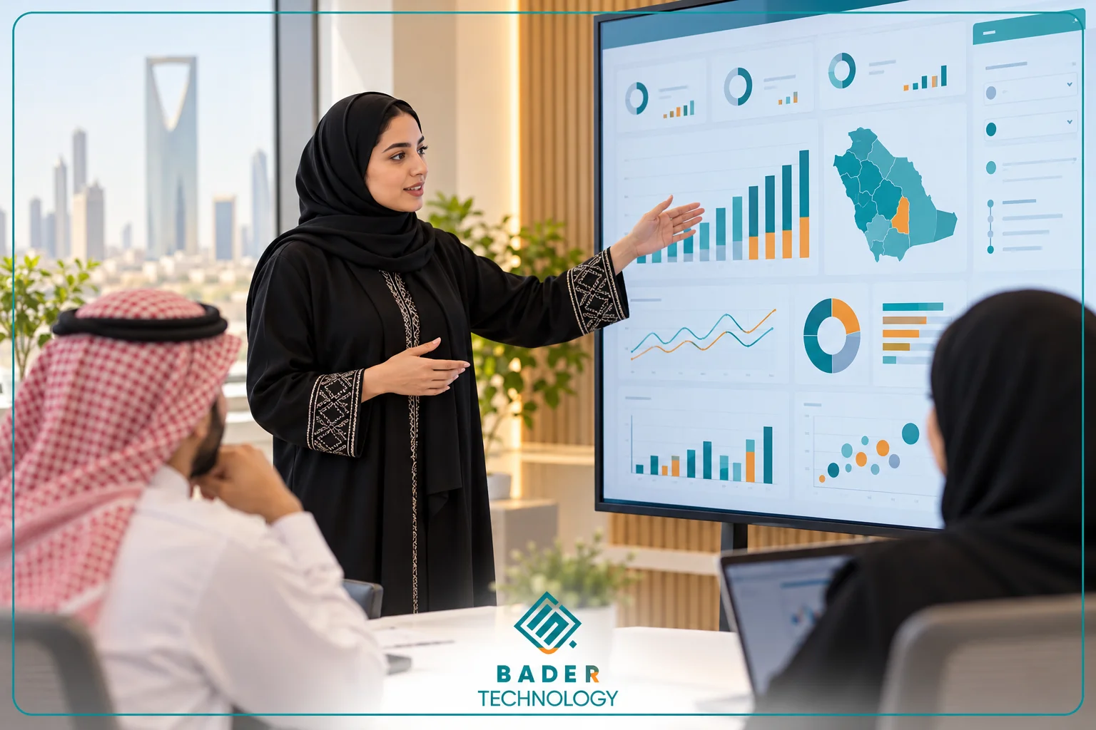 متدربون يتعلمون تحليل البيانات وبناء لوحات المعلومات في دورة Power BI
